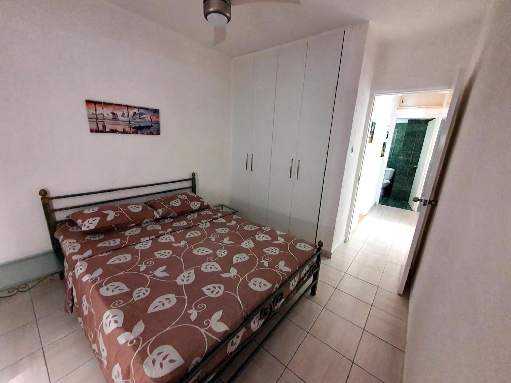 Poseidon 51 - Beachfront Two Bedroom Apartment Paphos Bagian luar foto
