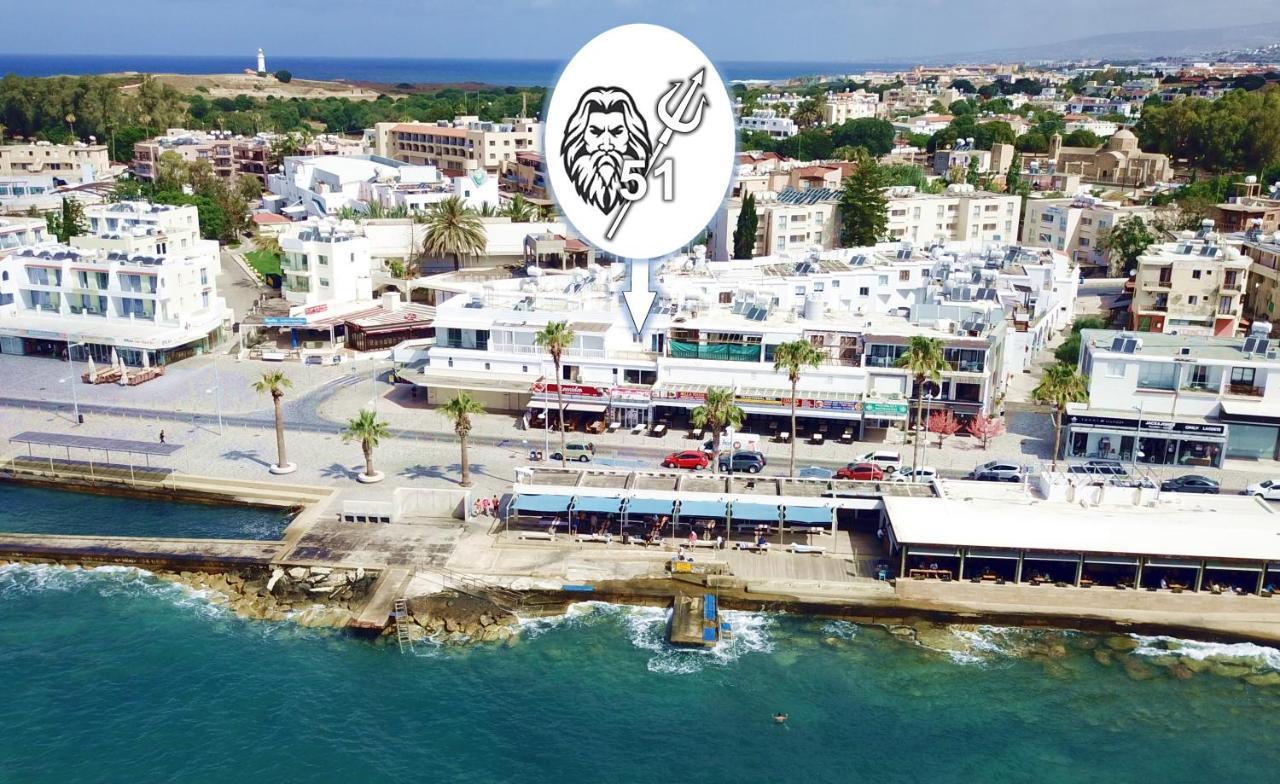 Poseidon 51 - Beachfront Two Bedroom Apartment Paphos Bagian luar foto